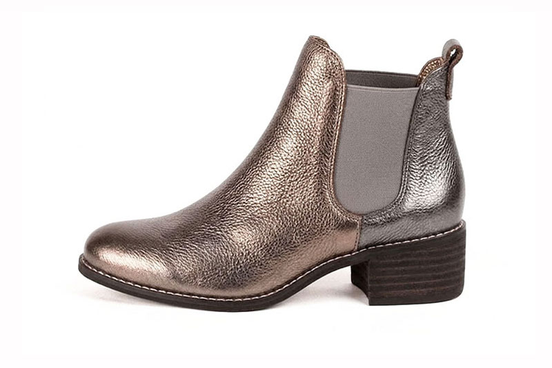 Elevate your look with solid-color leather Chelsea boots featuring sleek elastic side panels and effortless Parisian elegance, in antique gold and bronze leather with round toe and leather sole - Florence KOOIJMAN